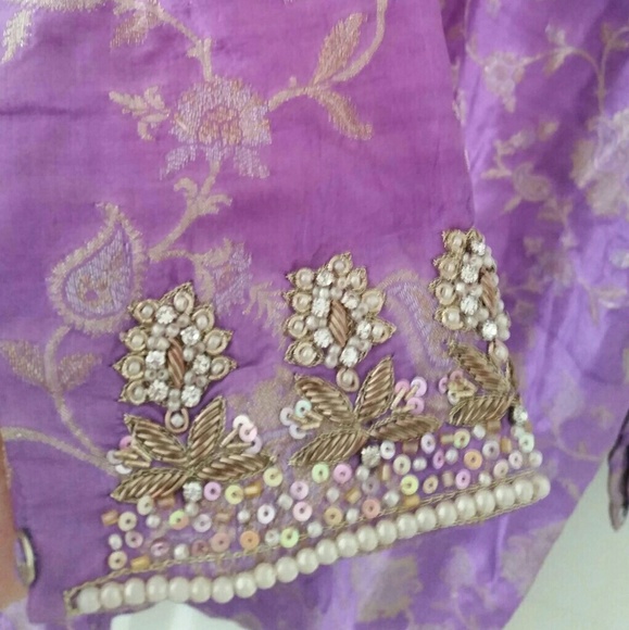 Traditional Pakistani shalwar kameez set - Picture 4 of 8